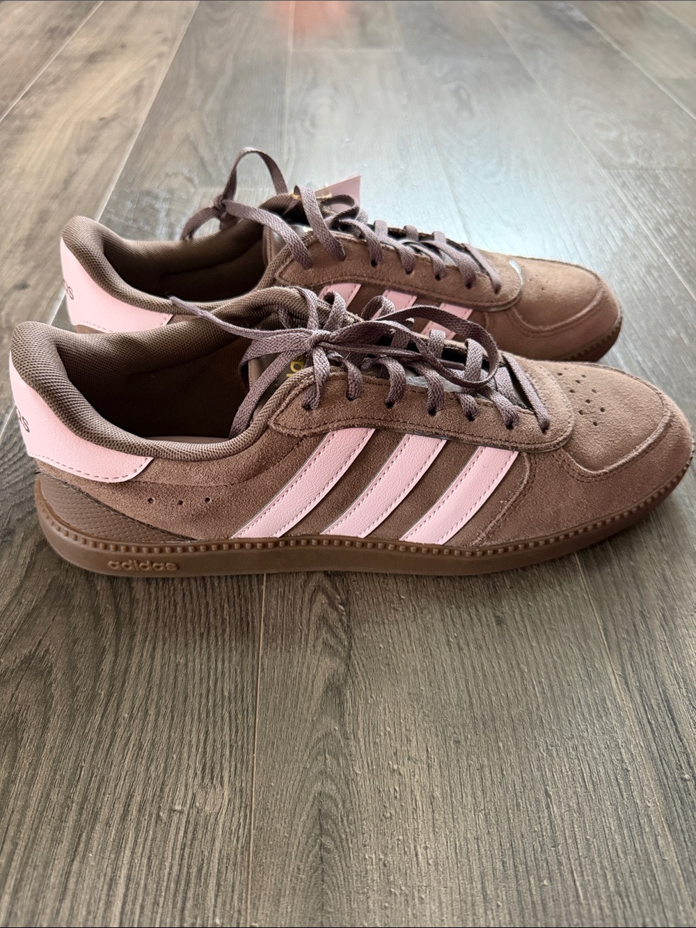 NWT adidas Breaknet Sneaker with Light Pink Stripes
